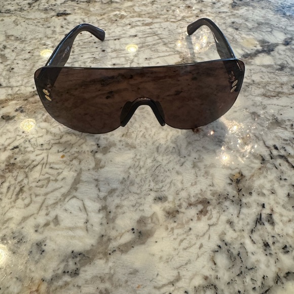 Stylish Brown Sunglasses - Picture 4 of 6